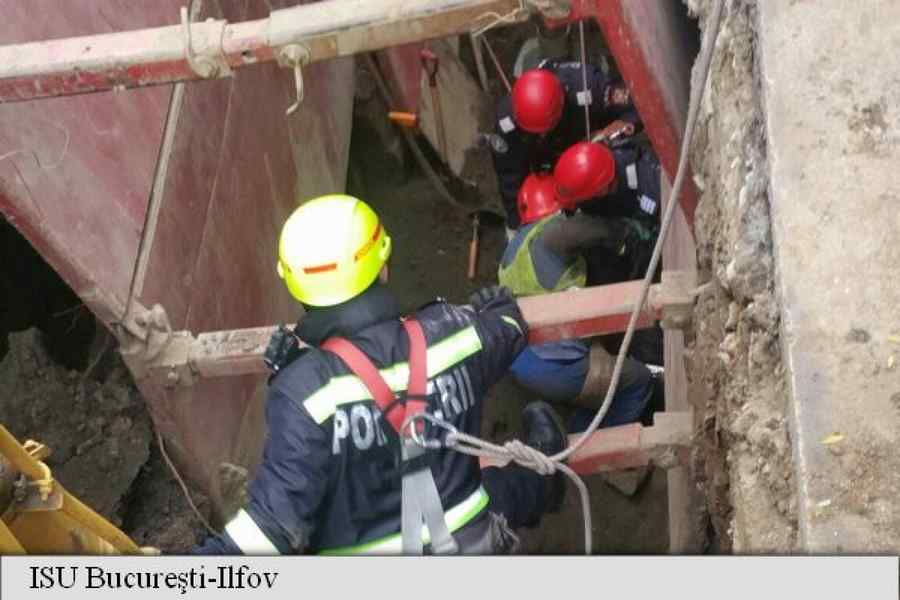 Bărbat prins de un mal de pământ în Militari