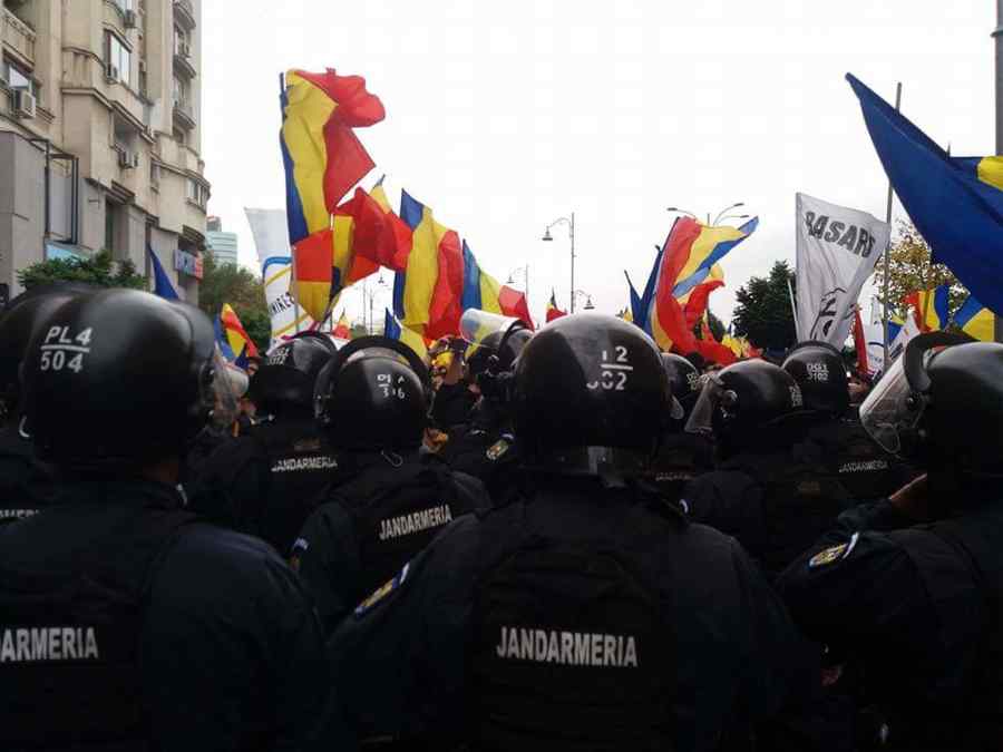 „Luptă pentru Basarabia” cot la cot cu jandarmii (Foto)