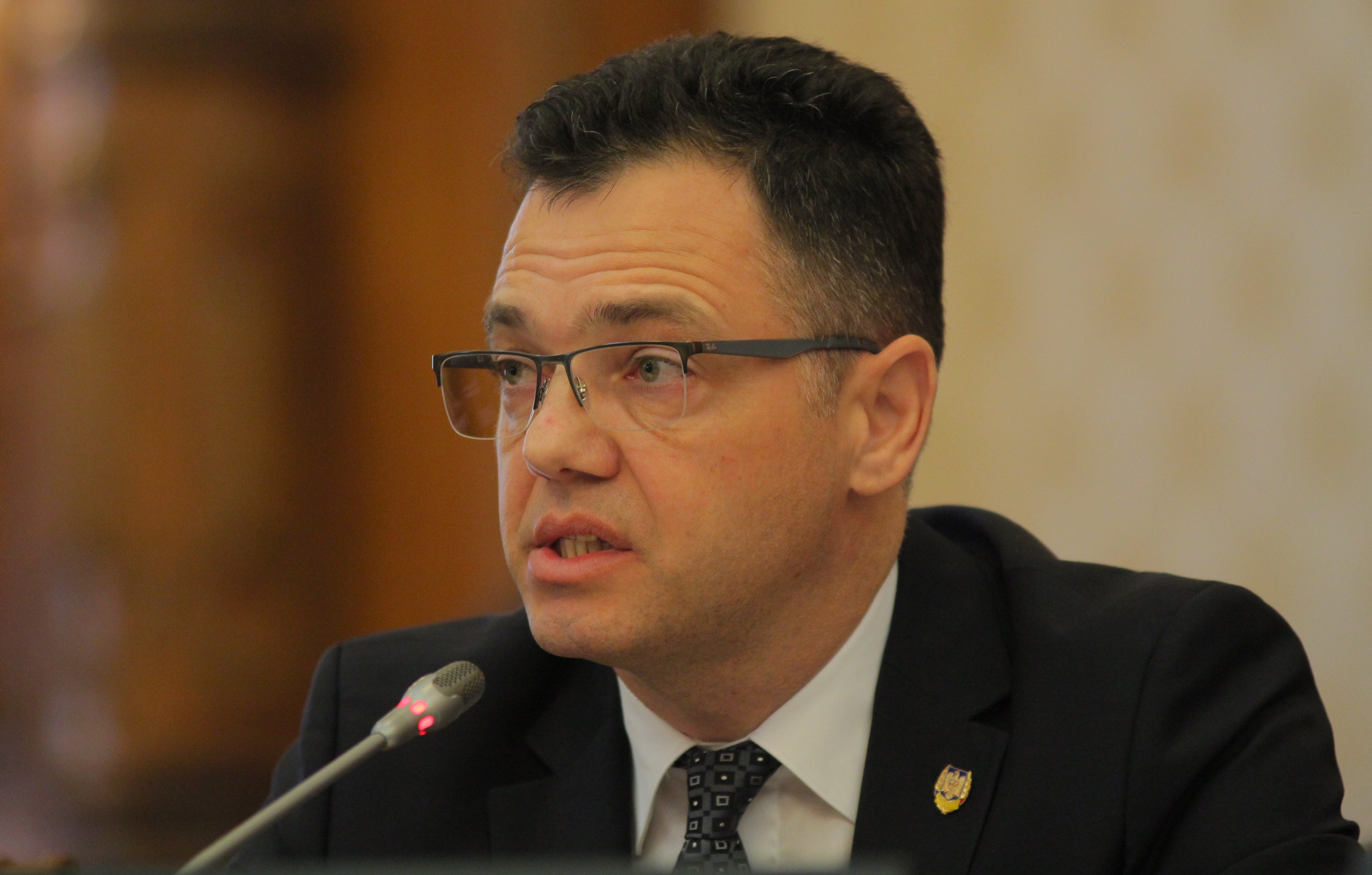 Bugetarii și demnitarii din Guvern scapă de tăierile lui Bolojan. Cine e personajul-cheie care blochează reduceri de jumătate de miliard