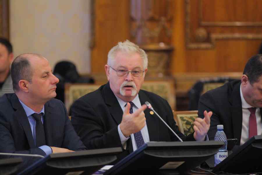 Legătura dintre un ministru și o betonieră