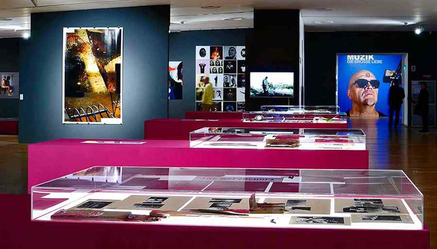 “aNORMAL”, la Muzeul de Artă Contemporană. Muzica este poezie, poezia este imagine, imaginea este text