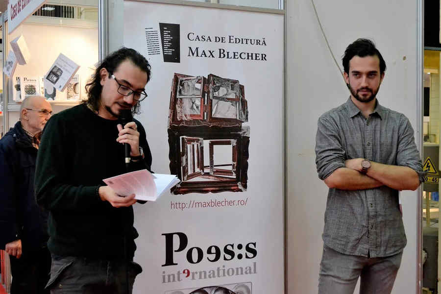 Poezia merge la facultate