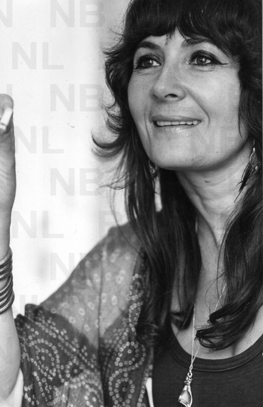 Scriitoare şi curtezană