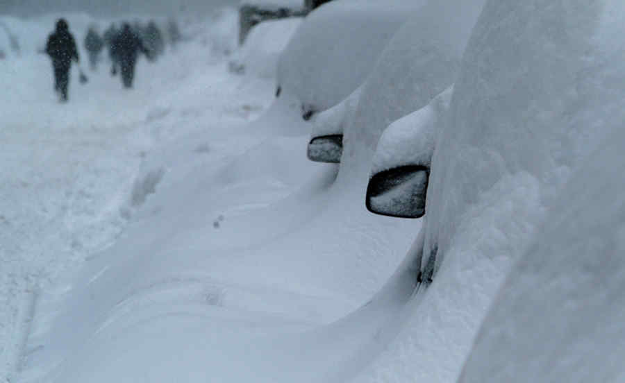 Firea pune iar lacăt pe școli