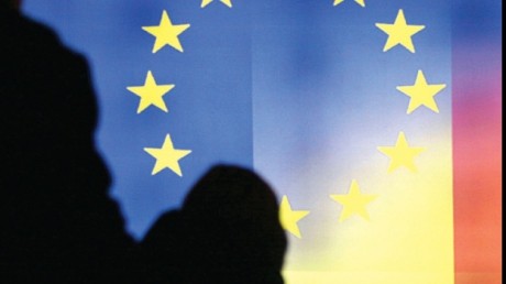 Comisia Europeană angajează bone şi educatoare