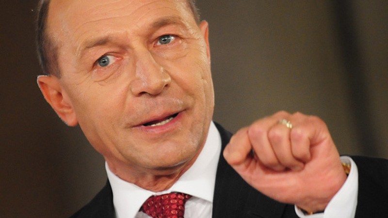 Băsescu: S-a depăşit momentul critic, nu înseamnă că situaţia nu este fragilă