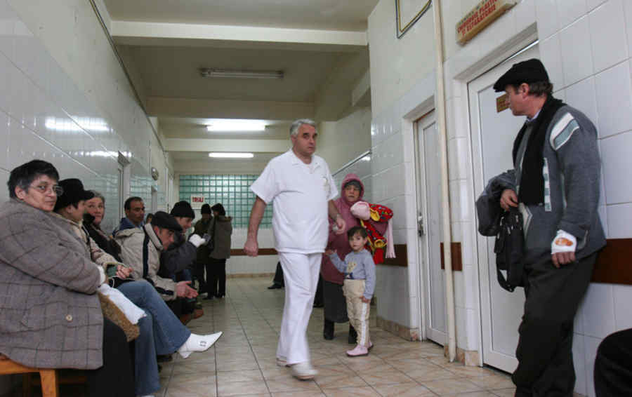 Mama femeii înjunghiate și incendiate de fostul soț  a murit