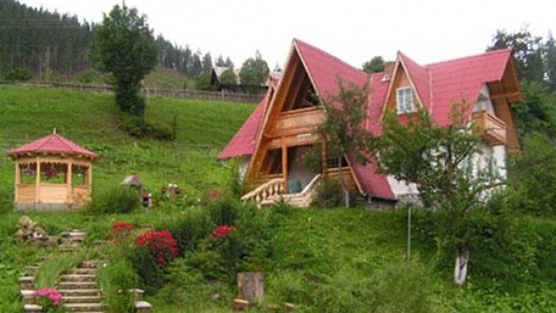 Patronii de hoteluri şi pensiuni îşi scot proprietăţile la vânzare