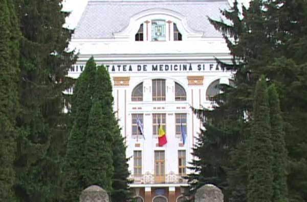 Românii se mobilizează pentru apărarea UMF Târgu-Mureş