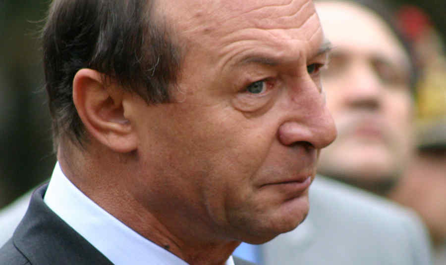 (VIDEO) Ce-au pățit Băsescu și Dragnea la secția de votare