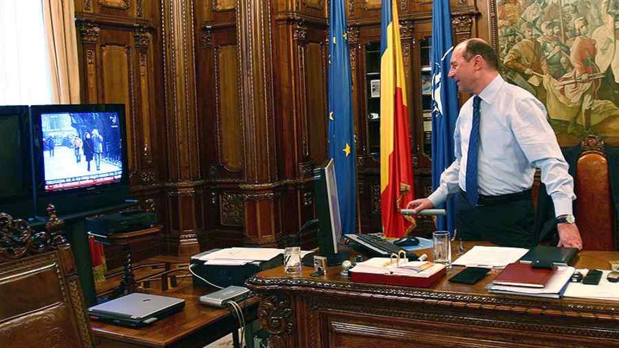 Băsescu combate din biroul de la CSAT evaziunea fiscală