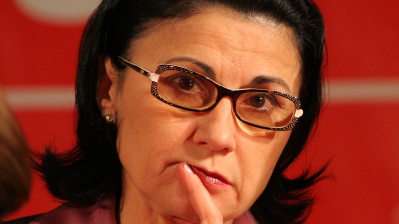 Andronescu: Câtă bătaie de joc poţi face la adresa oamenilor?