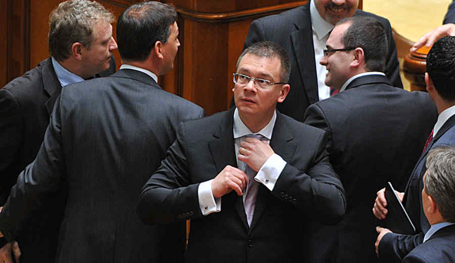 Guvernul Ungureanu a fost demis