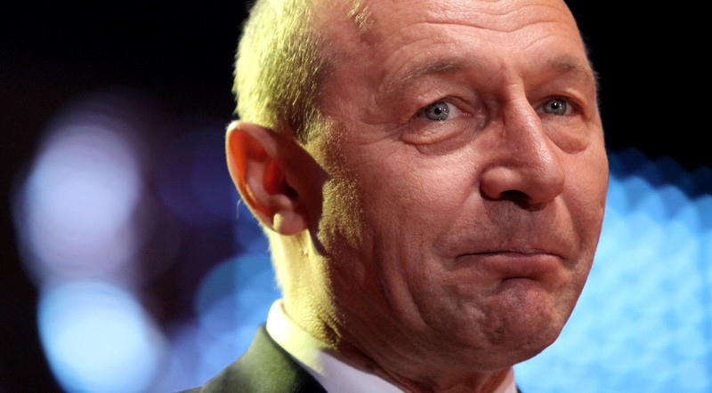 Băsescu pune condiţii pentru restituirea banilor pensionarilor
