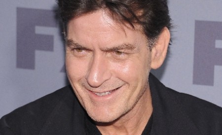 Charlie Sheen nu se dezice. Actorul a revenit la vechile obiceiuri şi vicii