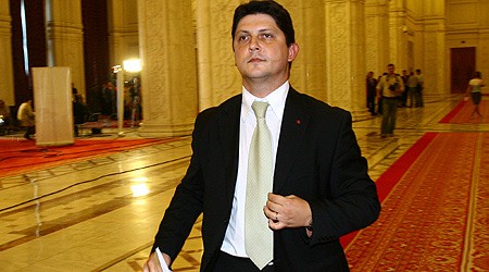 Titus Corlăţean: Preşedintele reprezintă statul român, dar nu este şeful statului