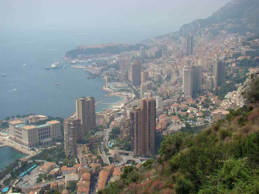 Cât costă şi de unde bani pentru vacanţele familiilor din „Grupul Monaco”?