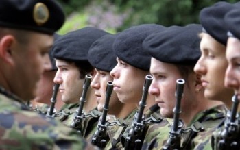 Elveţia îşi pregăteşte Armata pentru efectele crizei din zona euro