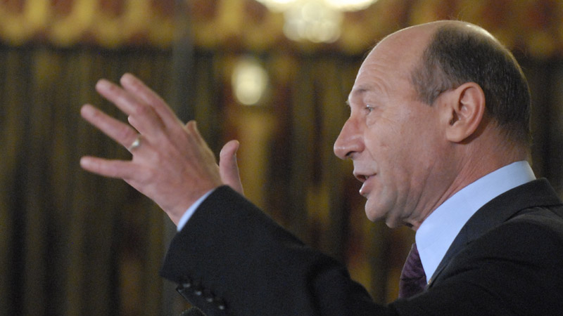 Traian Băsescu este cel care de fapt guvernează şi acum România