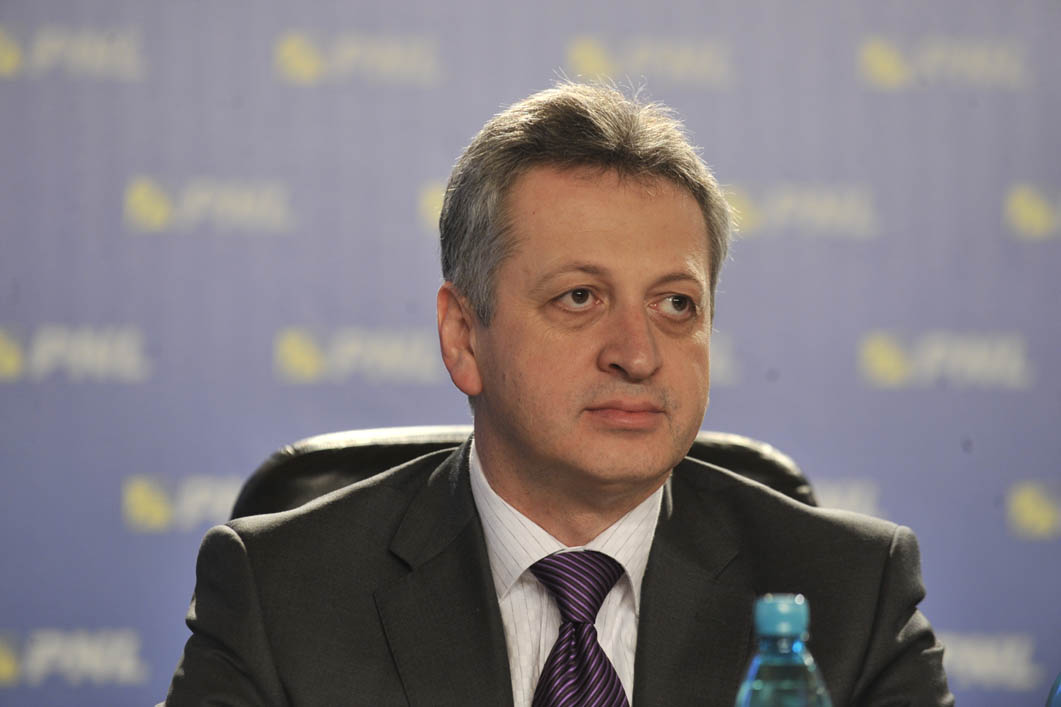 Fenechiu a modificat condiţiile pentru privatizarea CFR Marfă