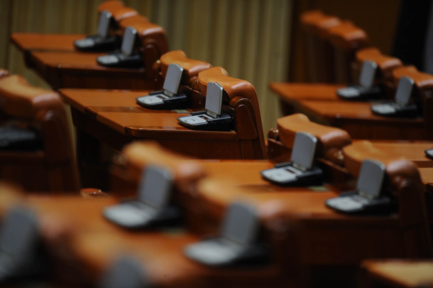 Contractele cu statul vor fi acordate direct, fără licitaţii, în limita a 124.000 euro