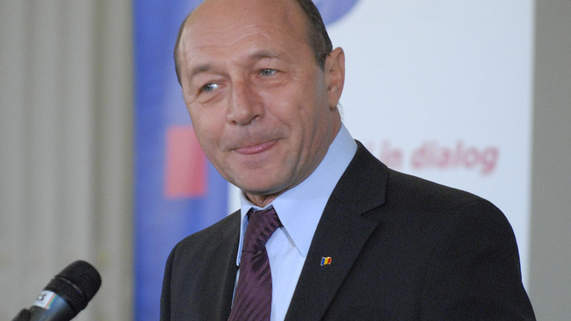 Traian Băsescu bravează şi gafează