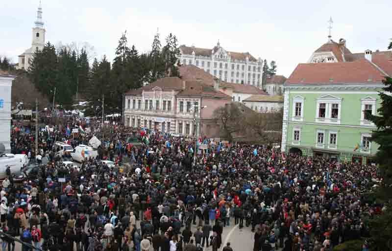„Familiile mixte în care femeile maghiare nasc copii români primesc o atenţie specială!”