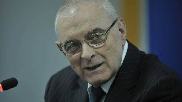 Vasilescu se antepronunţă: Creditul Ioanei Băsescu este ”în spiritul şi litera legii”