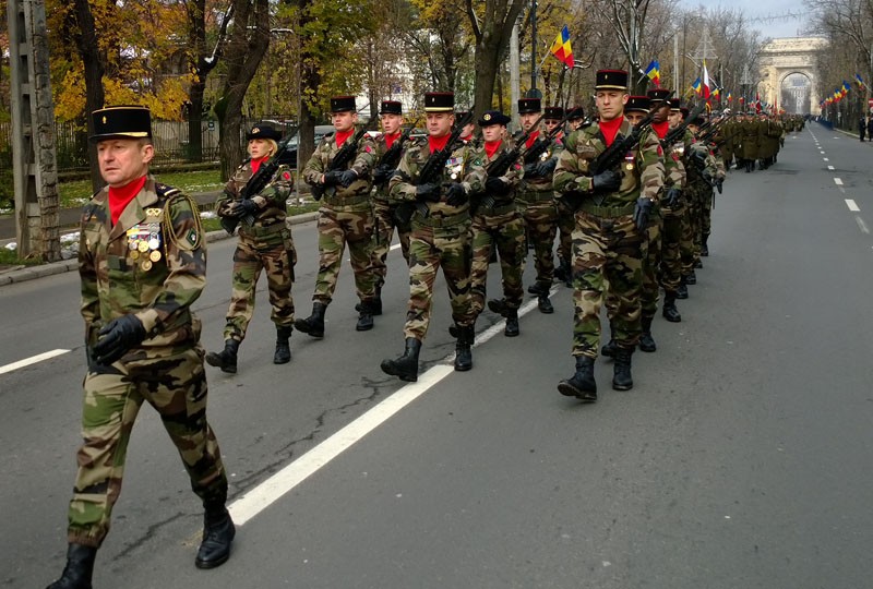 Militari din alte ţări membre NATO au defilat în cadrul paradei de 1 Decembrie