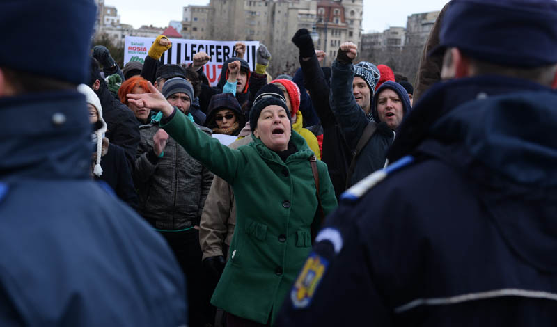 Proteste anti-Roşia Montană la Avocatul Poporului și la sediul partidelor