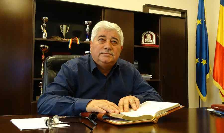 Primarul oraşului Dăbuleni, Aurel Băjenaru, a părăsit PNL şi a trecut la ALDE