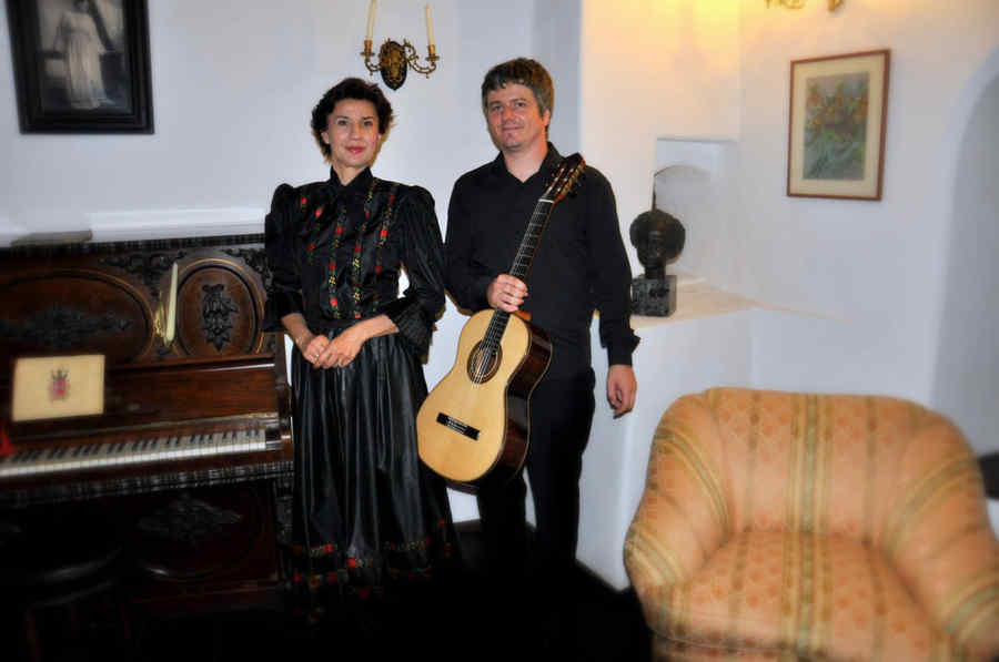 „O voce. O lăută. O chitară”, pe scena Colegiului Academic