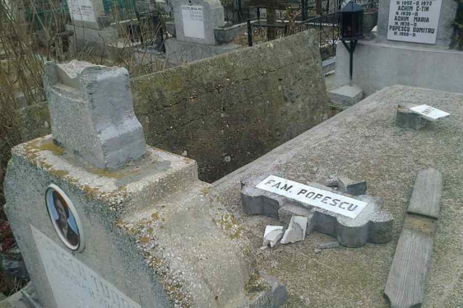Mormântul părinților lui CTP, vandalizat