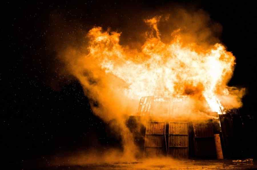 Ce pedeapsă a primit gălățeanul care a incendiat doi oameni ai străzii