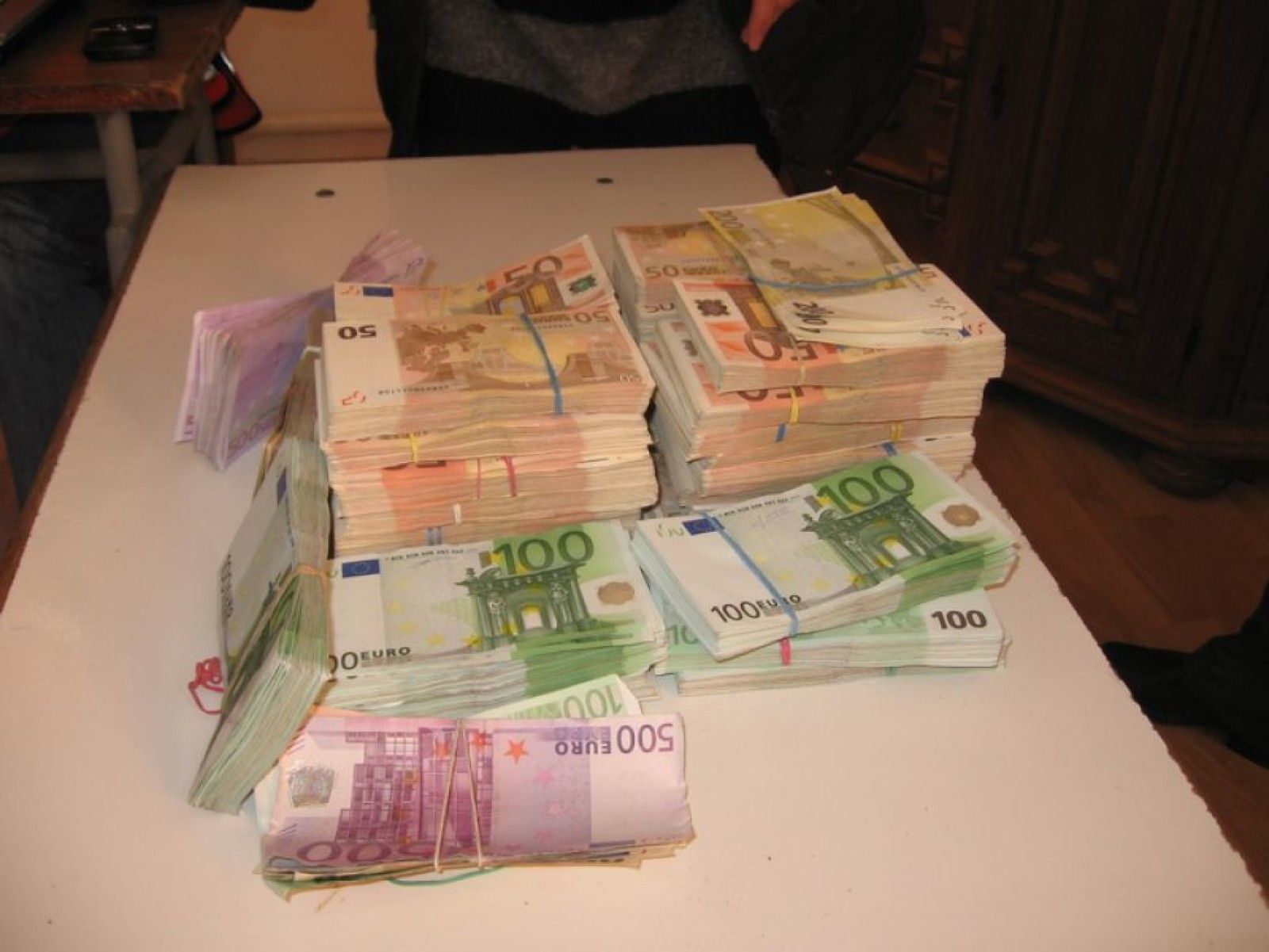 Ce se întâmplă cu banii confiscați de la cei condamnați definitiv