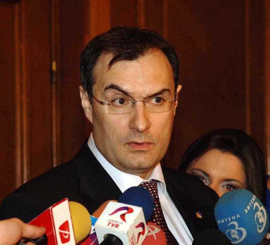 Coldea îşi bagă iar coada în justiţie