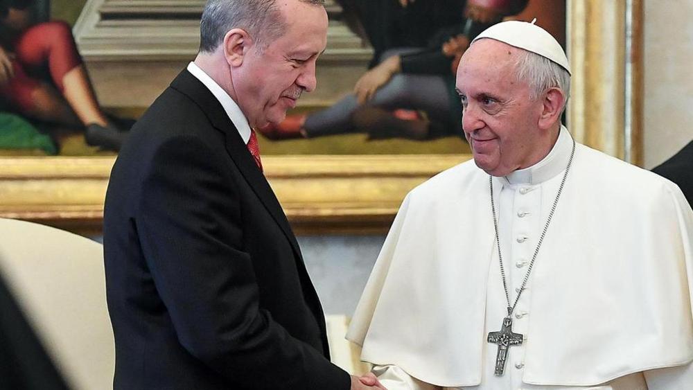 Francisc i-a dăruit preşedintelui Turciei „îngerul păcii”