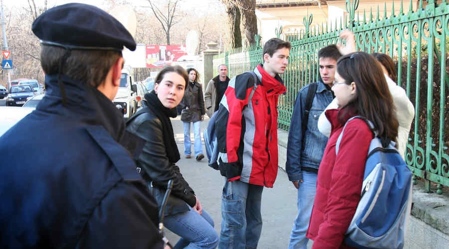 Paza elevilor, în grija Domnului