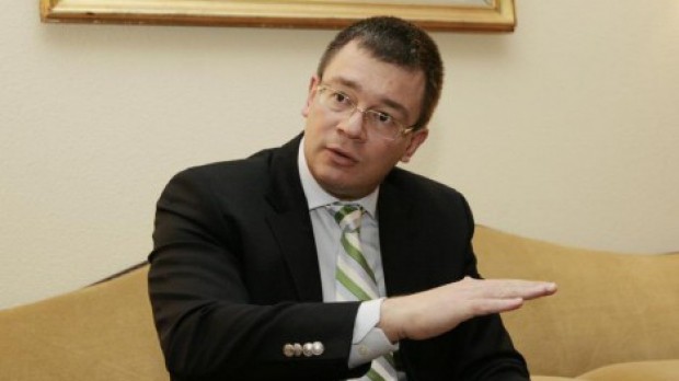 Agențiile de presă străine: „Un şef al serviciilor de informaţii, desemnat premier al României”