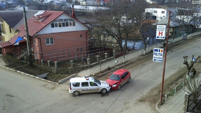 Cine-i de vină?