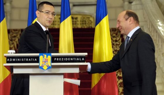 Americanii spun că Băsescu a fost securist şi că Ponta apără democraţia