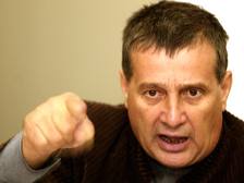 Dinescu: Cadavrul lui Băsescu a sărit din căruță în drum spre groapa referendumului