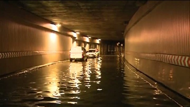 Capitala a intrat la apă. Pasajul Unirii a fost inundat şi închis