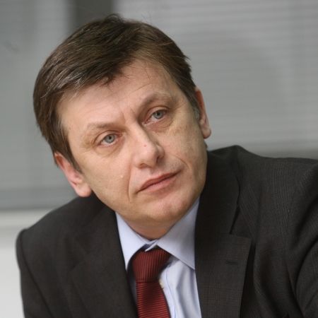 Antonescu: Mi-aş dori ca toată România să fie respectată şi performantă aşa cum e Armata Română