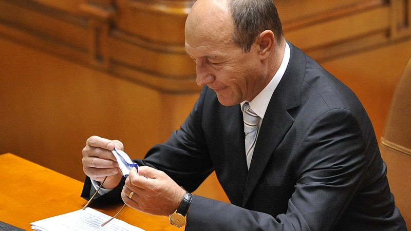 Iată ce ascund Traian Băsescu şi camarila sa din parchete sau servicii secrete