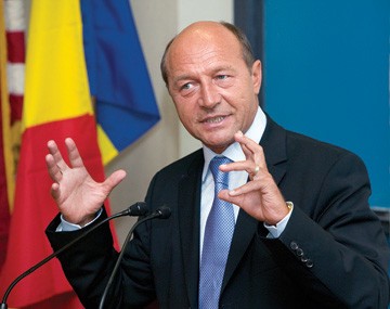 Nicolăescu: Băsescu e atât de fricos încât o să-l pună şi pe Papa Pius prim-ministru