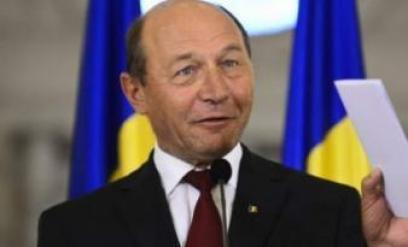 Băsescu se plânge de „presiuni publice”