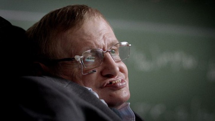 Reclamă amuzantă cu fizicianul genial Stephen Hawking: Răzbunare cu o GAURĂ NEAGRĂ