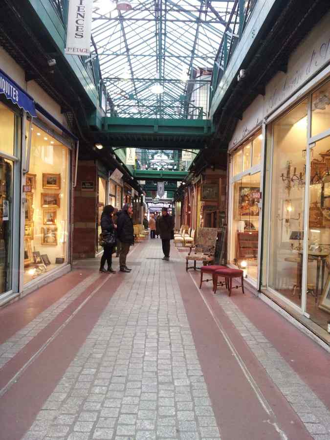 Galerii de artă, tarabe, talcioc