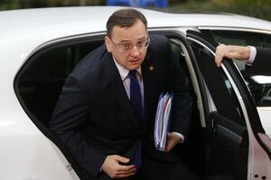 Cehia: Guvernul a supravieţuit celei de-a cincea moţiuni de cenzură